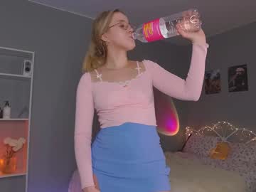 girl
        aluntick cam image #6038170