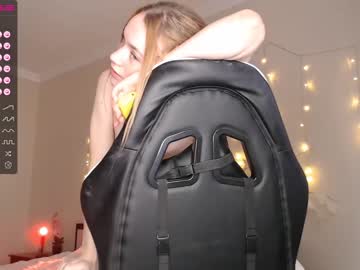 girl
        alice_lady2020 cam image #2594605