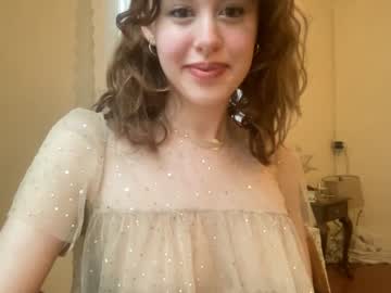 girl
        itsmiralou cam image #1370692