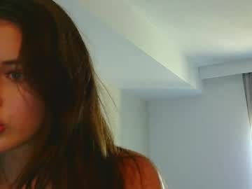 girl
        brielloo cam image #6220230