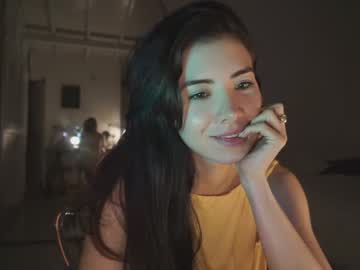 girl
        soifiee cam image #1889057