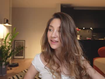 girl
        mia_elfie cam image #4437303