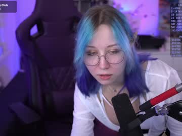 girl
        blue_mooncat cam image #5080539