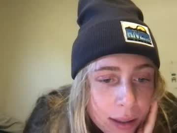 girl
        beaniegee cam image #2862369