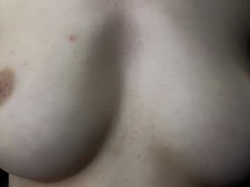 girl
        lauratanguy cam image #5695561