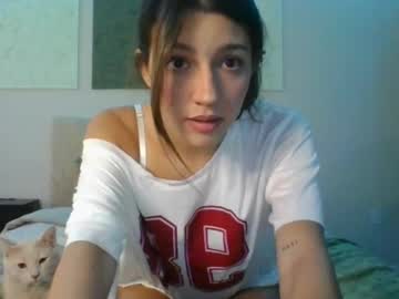 girl
        nanivss cam image #5469175