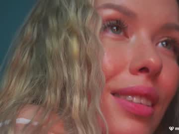 girl
        agent_blonde cam image #6885075