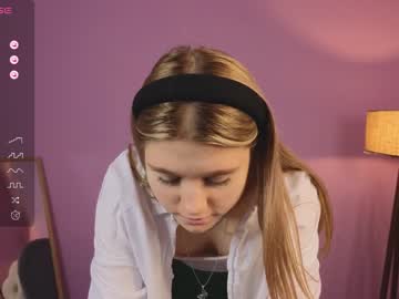 girl
        alisia_spinnet cam image #3140173