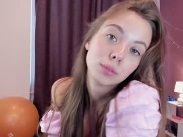 girl
        goldy_grace cam image #2234537