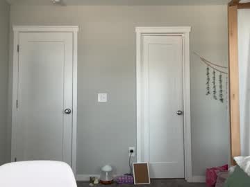girl
        adorablair cam image #4587689