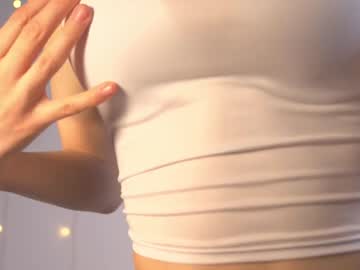 girl
        happynewdear cam image #5819089