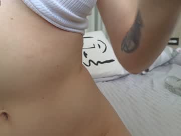 girl
        anibutler cam image #4044917