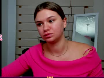girl
        monika_youu cam image #5215984