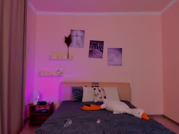 girl
        evelynn_bae cam image #1145854