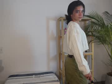 girl
        urcutelinda cam image #4371638