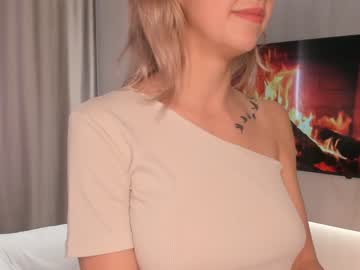 girl
        glennafarlow cam image #4246636