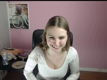 girl
        nextdoorgir_l cam image #1397120