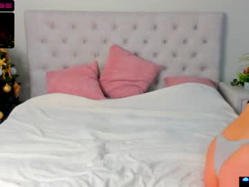 girl
        cassynash cam image #703496