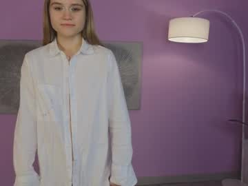 girl
        alisia_spinnet cam image #2939722