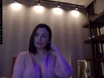 girl
        karrin cam image #1443587