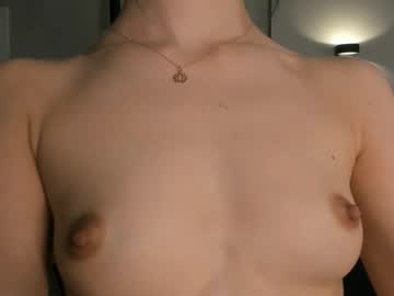 girl
        mary_lepson cam image #6597123