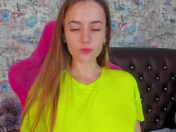 girl
        angelina_new cam image #208553