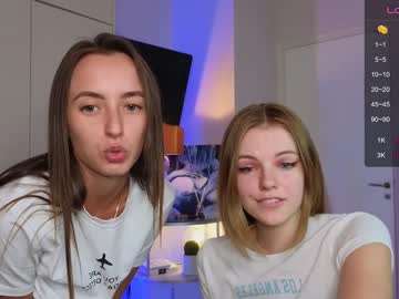 girl
        look_at_show cam image #2214290