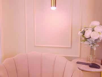 girl
        gwenbanks cam image #5936459