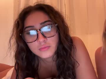 girl
        lillywest cam image #4983540