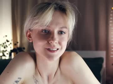 girl
        lili_summer cam image #3845104