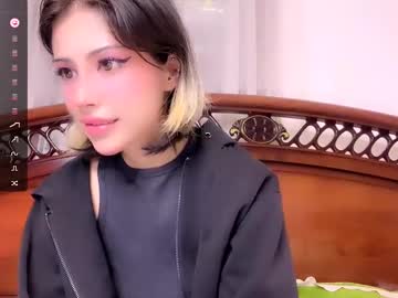 girl
        siberian_siren cam image #6499302