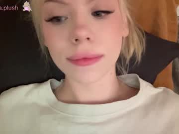 girl
        sonyaplush cam image #1615407