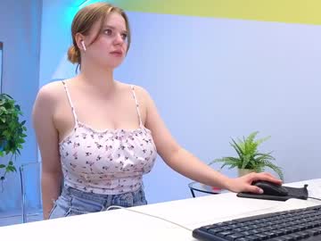 girl
        lovlybambi cam image #4534395