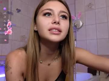 girl
        i_see_aysi cam image #4477417