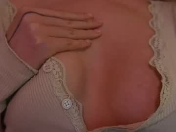 girl
        sarasuo cam image #5322987