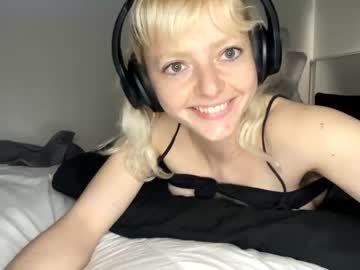 girl
        chrrybte cam image #1174168
