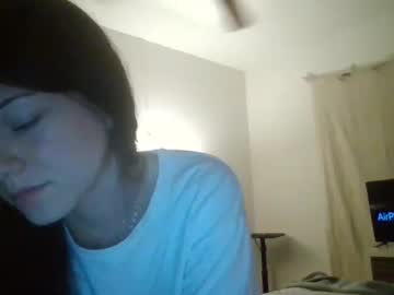 girl
        lilbbyily1 cam image #4754800