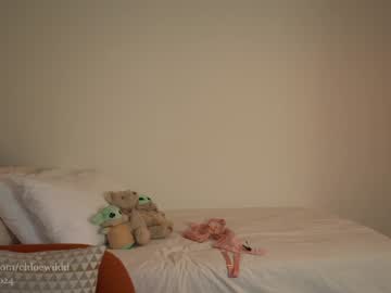 girl
        chloewildd cam image #4972979