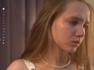 girl
        lyly_bambi cam image #5690611