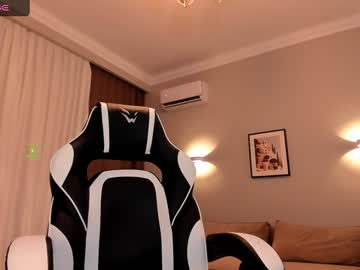 girl
        mary_delray cam image #4751683