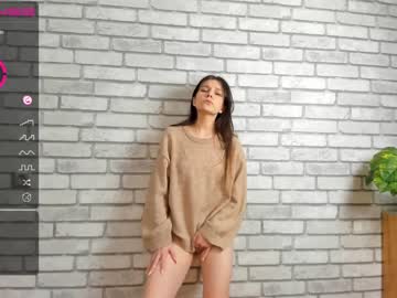 girl
        carolynjacquelins cam image #278172