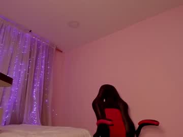 girl
        bella_adams_ cam image #1228140