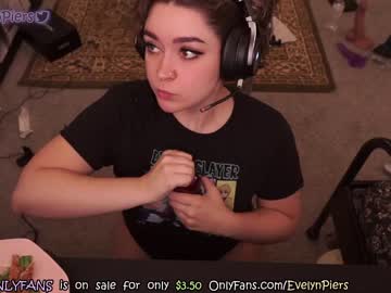 girl
        evelynpiers cam image #1959112