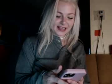 girl
        kipsy420 cam image #668116