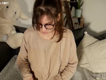 girl
        _meg cam image #758980