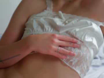 girl
        sisypheanlove cam image #1885383