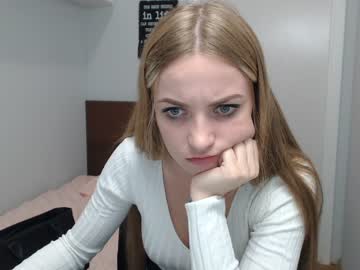 girl
        nicole_mia cam image #85