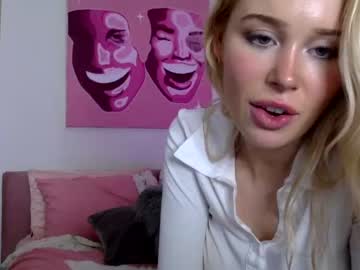 girl
        tastytilly cam image #875710