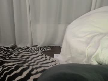 girl
        eevie_moon cam image #1307655