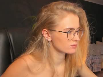 girl
        linellali cam image #8164